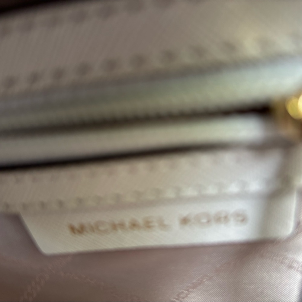 Michael Kors White Leather Handbag with Adjustable Removable Crossbody Strap - Picture 10 of 10